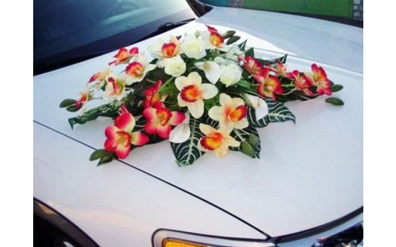 Цветы на свадебную машину