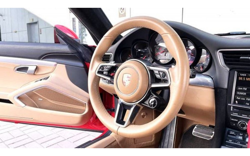 192 Porsche 911 Carrera 4S красный без водителя Ly4r