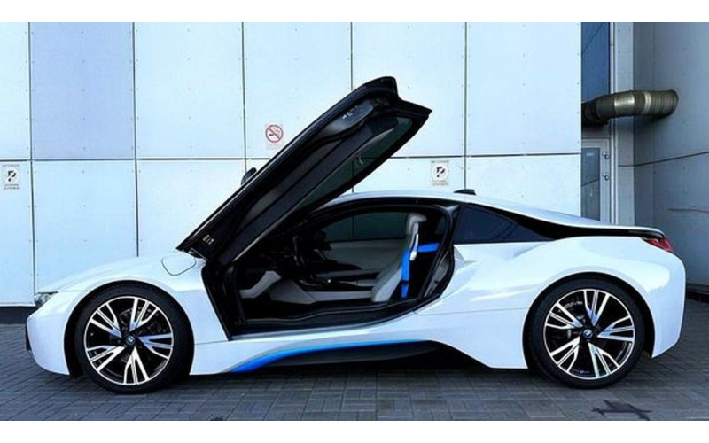 194 BMW I8 спорткар без водителя на фото съемки видео BDaV