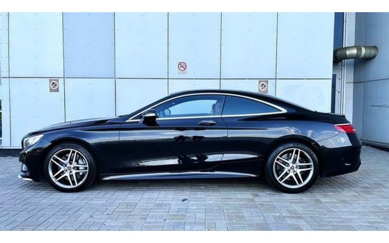 217 Спорткар Mercedes-Benz W217 S560 AMG Coupe черный без водителя nmyQ