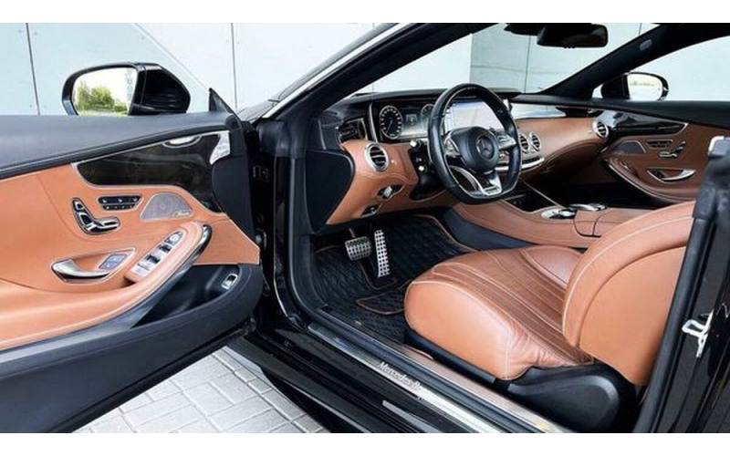 217 Спорткар Mercedes-Benz W217 S560 AMG Coupe черный без водителя nmyQ