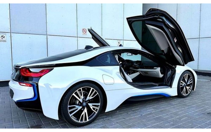194 BMW I8 спорткар без водителя на фото съемки видео BDaV