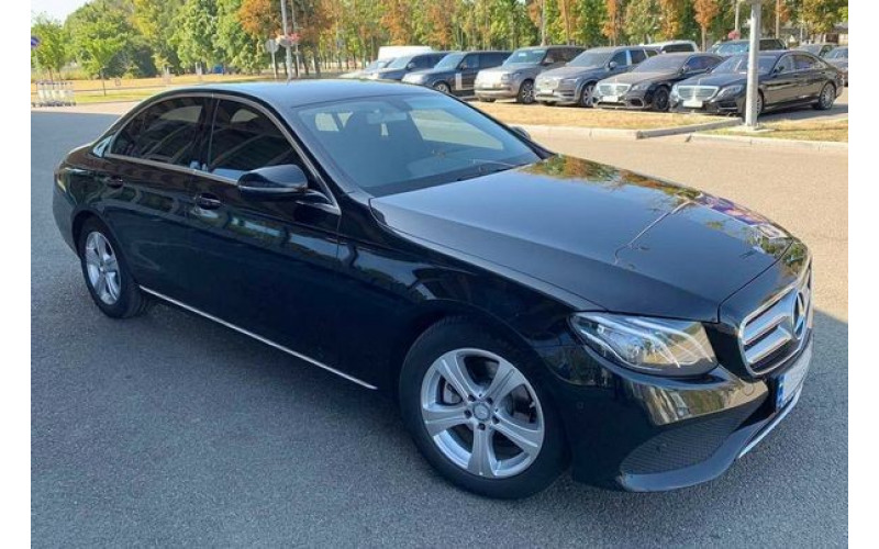 105 Mercedes W213 E класса черный на свадьбу VygO
