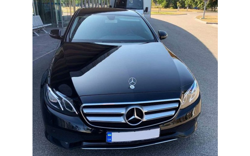 105 Mercedes W213 E класса черный на свадьбу VygO
