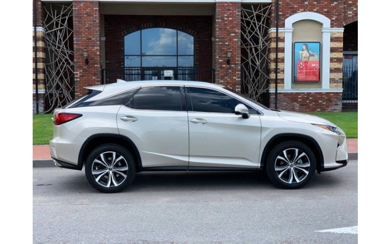 345 Внедорожник Lexus RX350 без водителя qZWe