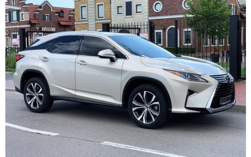 345 Внедорожник Lexus RX350 без водителя qZWe