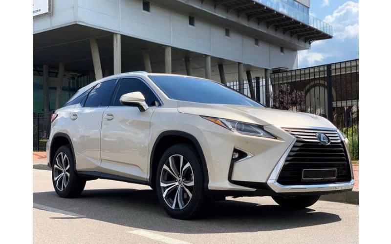345 Внедорожник Lexus RX350 без водителя qZWe