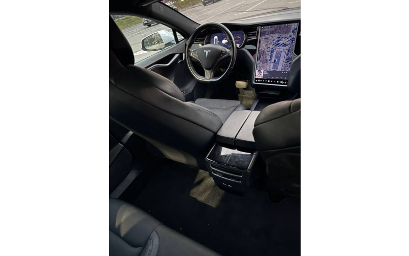 168 Электрокар Tesla Model S белая без водителя ZEWd