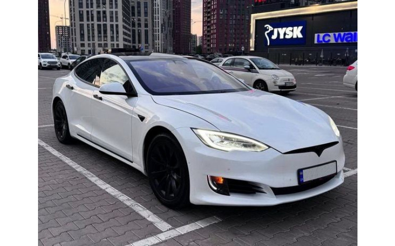 168 Электрокар Tesla Model S белая без водителя ZEWd