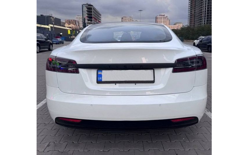 168 Электрокар Tesla Model S белая без водителя ZEWd