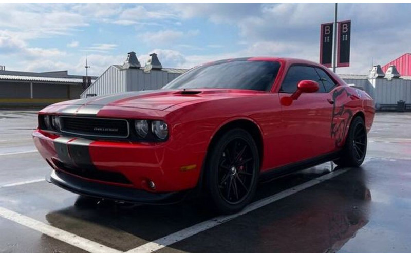 399 Спорткара Dodge Challenger 3.6 л красный с водителем 5Mny