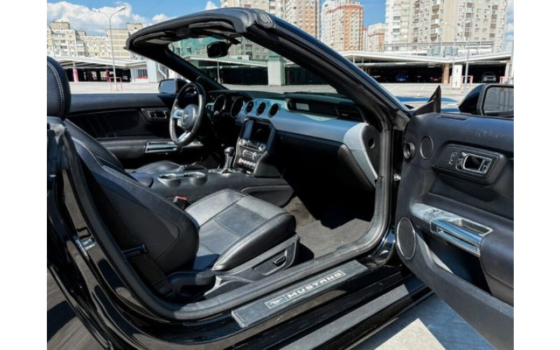 365 Кабриолет Ford Mustang GT черный с водителем Pmne