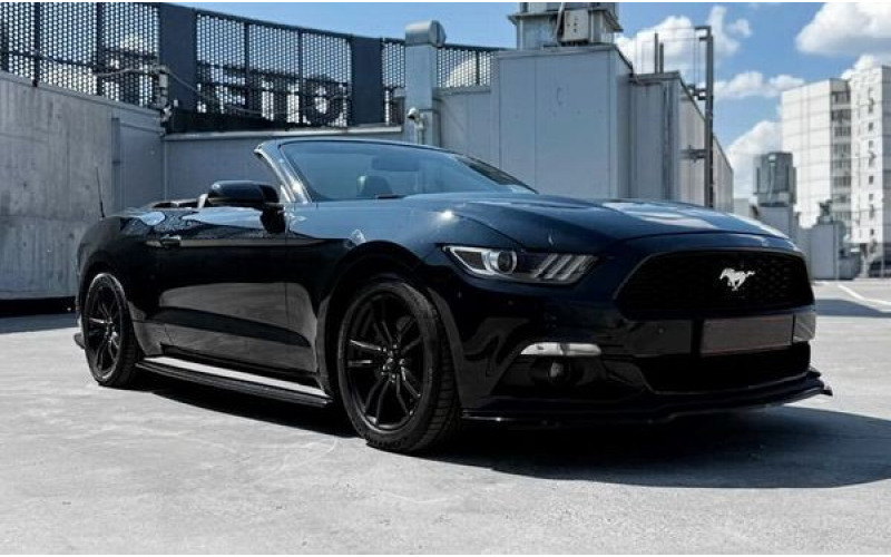 365 Кабриолет Ford Mustang GT черный без водителя yP8D