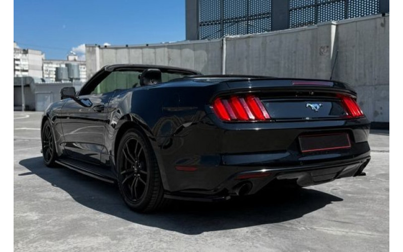 365 Кабриолет Ford Mustang GT черный без водителя yP8D