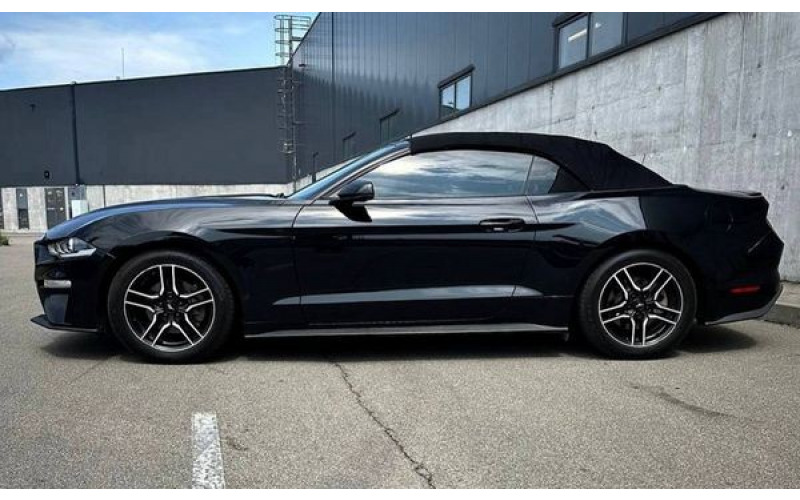 413 Кабриолет Ford Mustang GT черный 4xBq