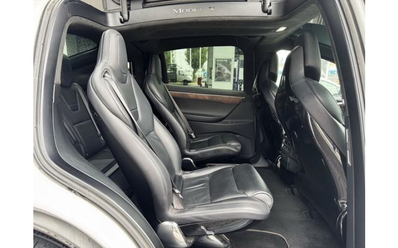001 Tesla Model X белая электрический внедорожник на свадьбу 8LZb